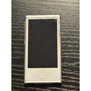 Parts only Apple iPod Nano 7th Generation Silver A1446 MP3 Player Cracked Screen